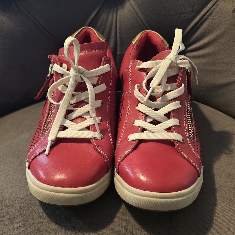 Earth Origins Red and Brown Shoes